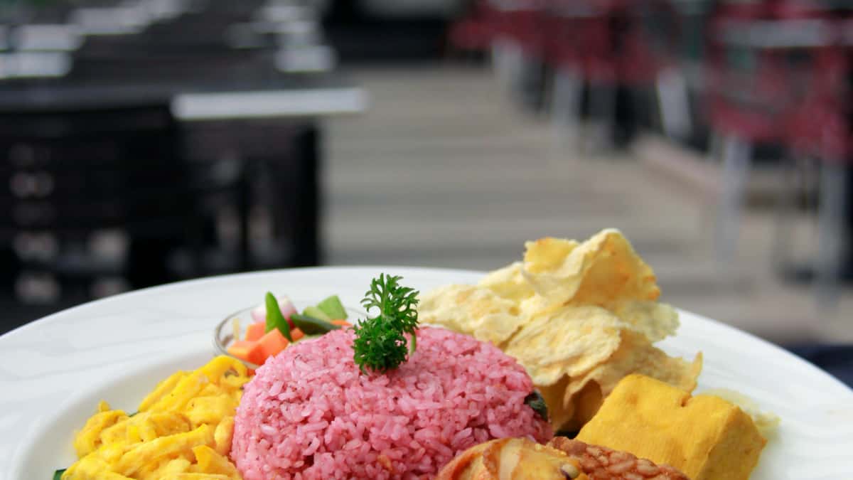 ຄຣີເອທເປັນຄ່ອນ: ເຈົ້າຕ້ອງຕິດຕໍ່ແບຣນຄໍລຽຍບີນໃນ Facebook ແບບສົ່ງ Affiliate